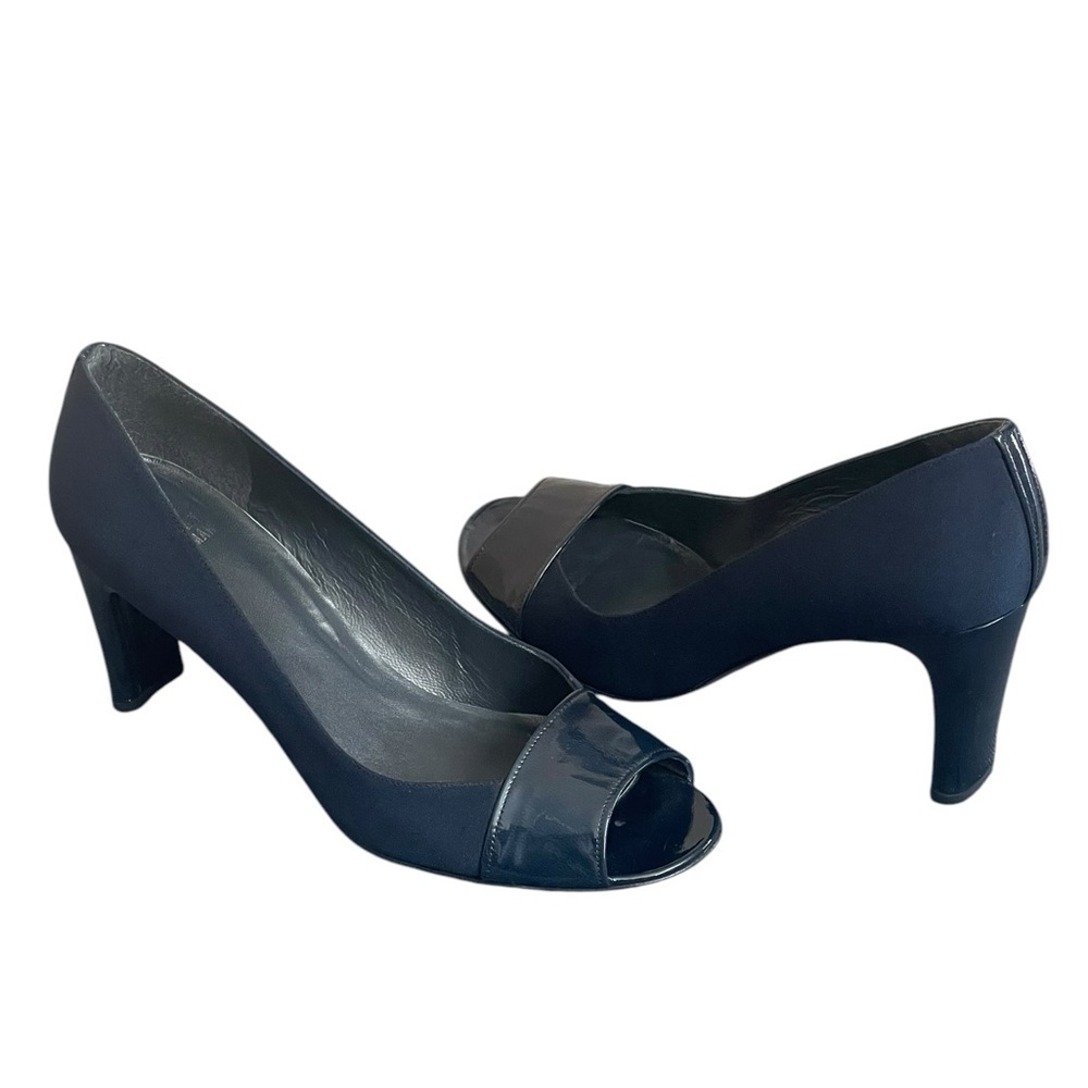 Stuart Weitzman Pumps Peep Toe Navy Blue
Fabric & Black Patent Leather size 8.5M